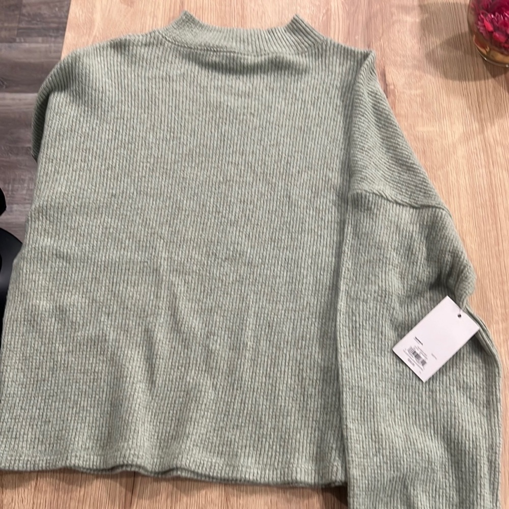 NWT Green Sweater Size M